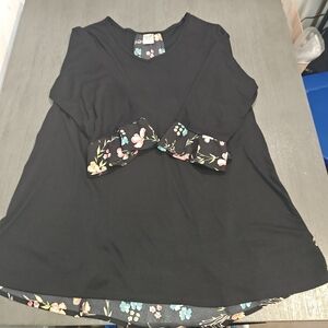 Terra & Sky Black Top with Floral Accents 14w In Size